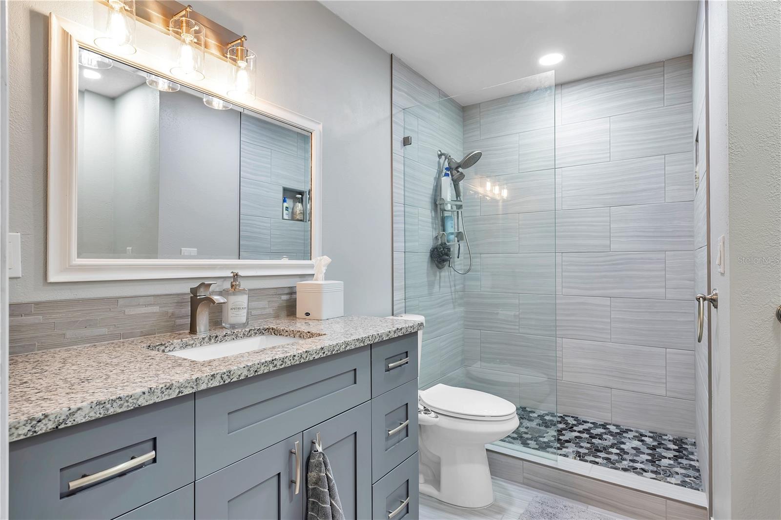 5172 COQUINA KEY DR SE, ST PETERSBURG, FL — photo 40