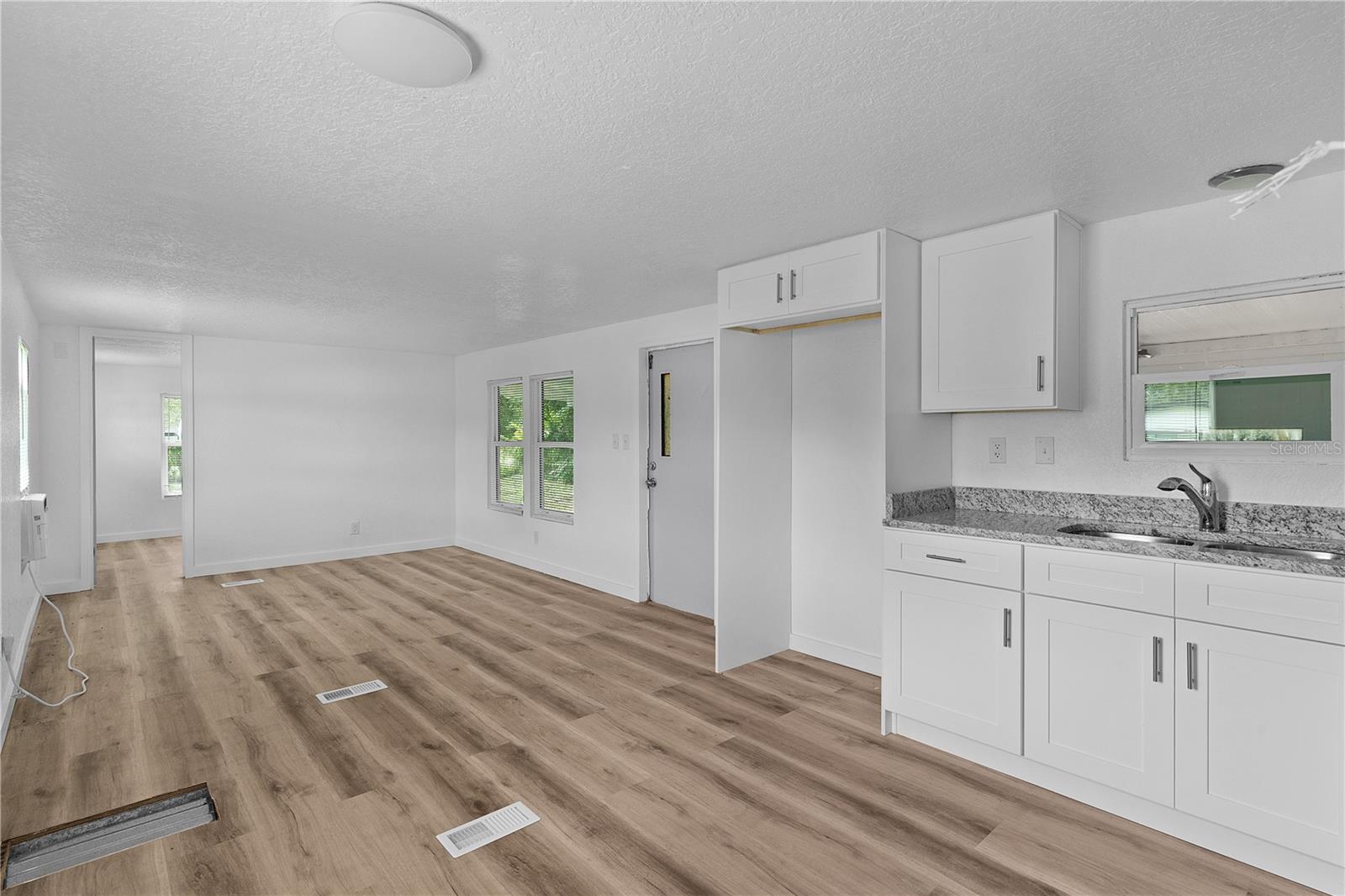 27301 LEMON AVE, OKAHUMPKA, FL — photo 17