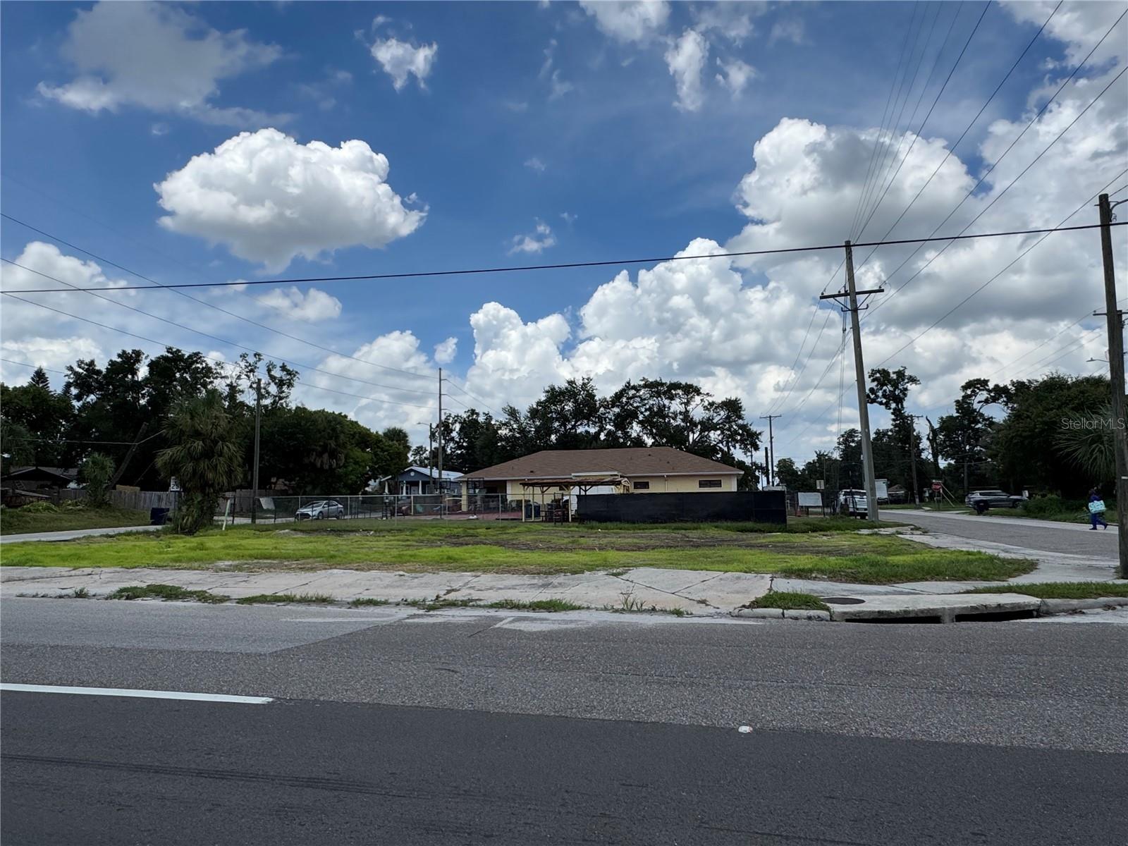 2804 E COLUMBUS DR, TAMPA, FL — photo 3