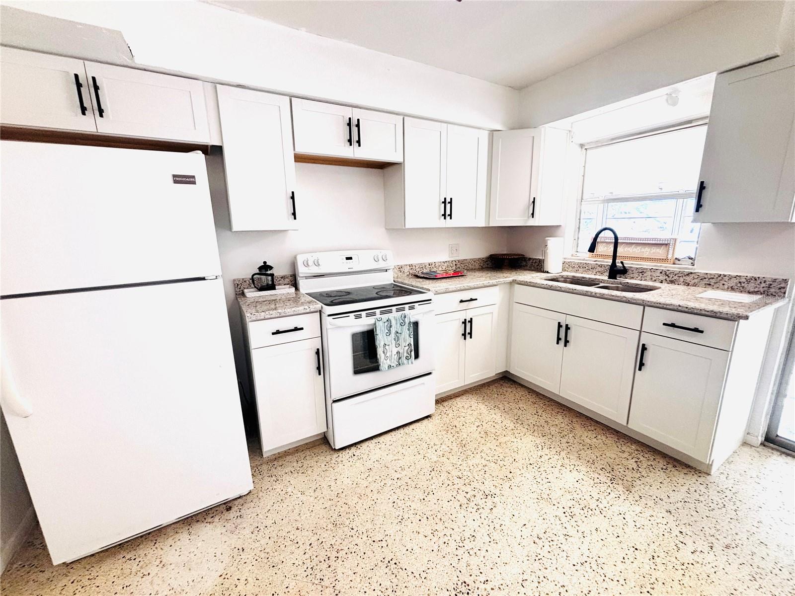 6125 BEACON POINT DR, WEEKI WACHEE, FL — photo 4