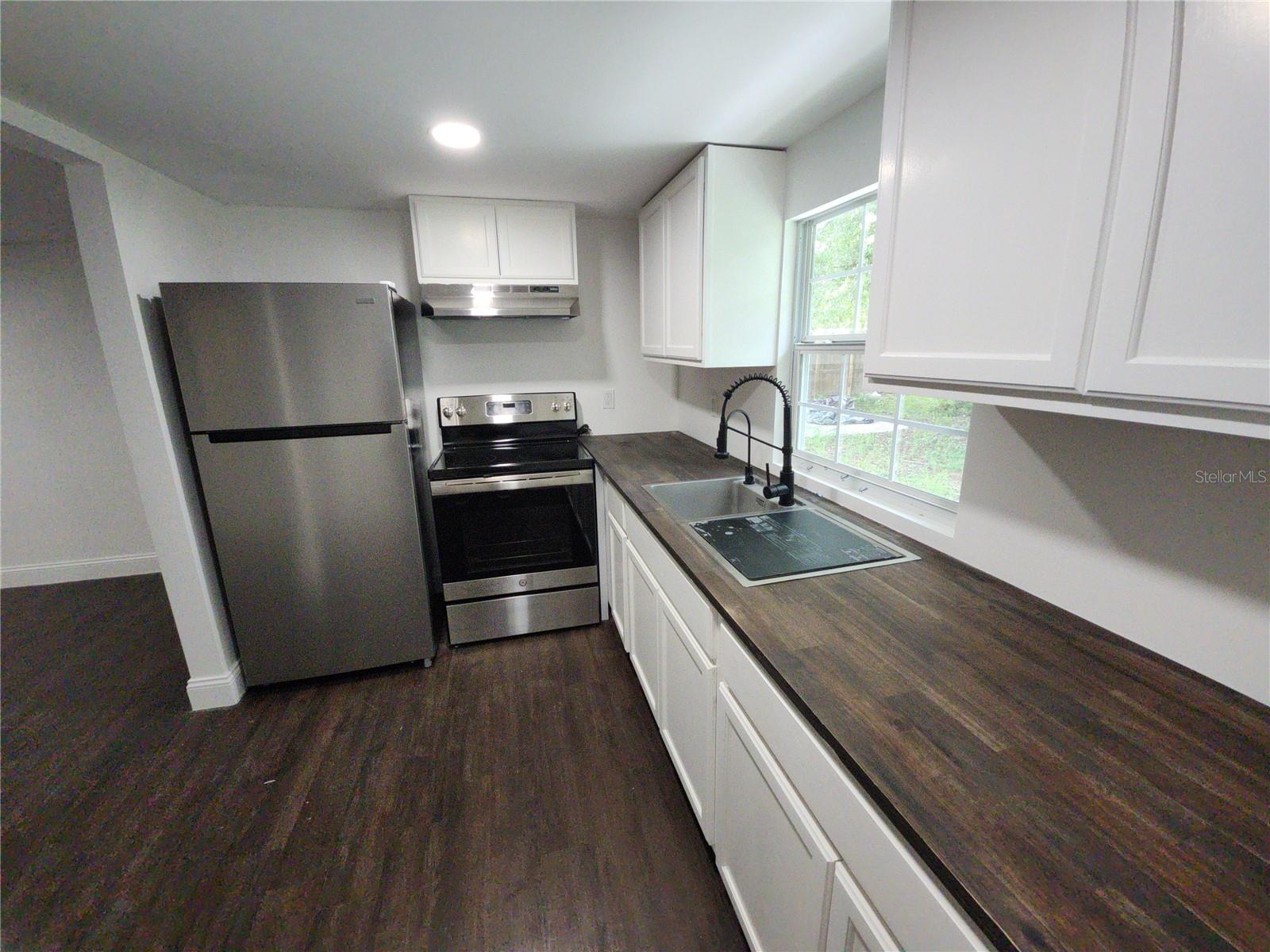 8569 W ADMIRAL BYRD LN, CRYSTAL RIVER, FL — photo 7