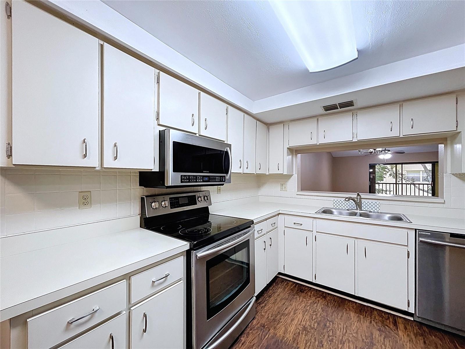2020 LAKEVIEW DR #203, CLEARWATER, FL — photo 16