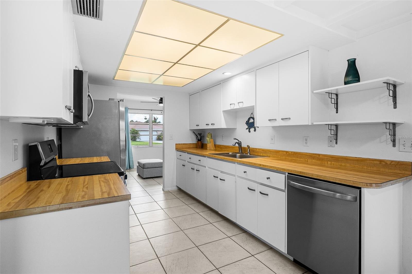7460 MARIANA DR, SARASOTA, FL — photo 11