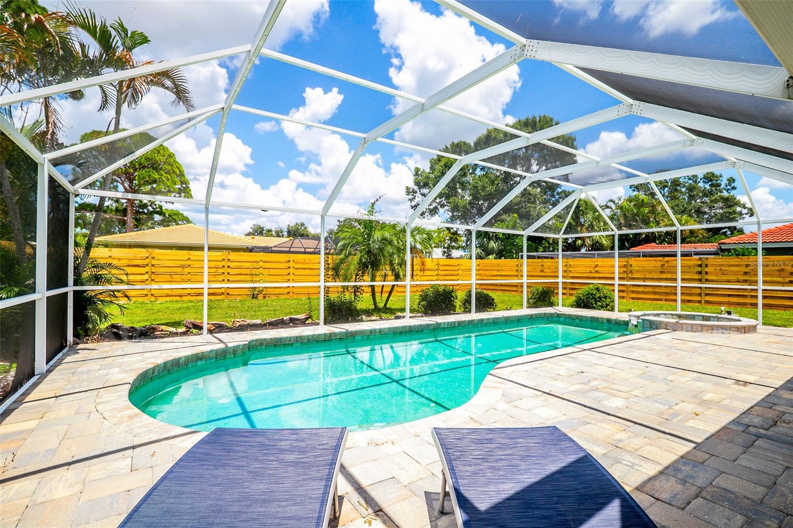 7460 MARIANA DR, SARASOTA, FL — photo 37