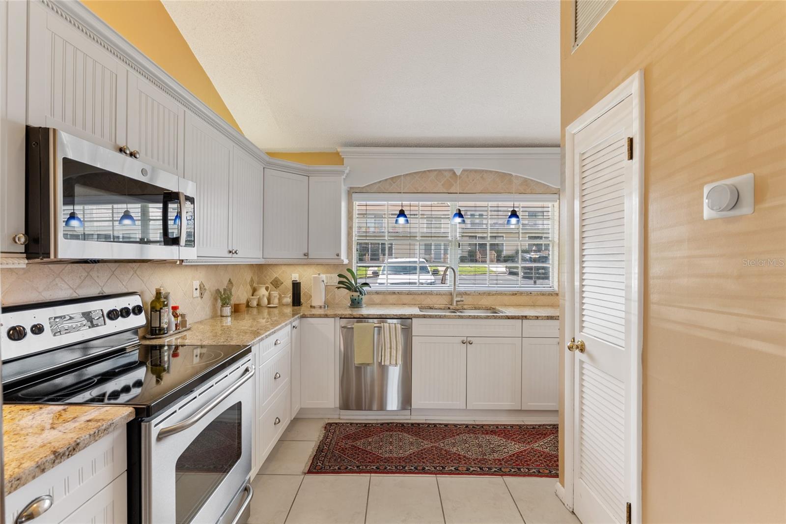 11001 SE SUNSET HARBOR RD #B13, SUMMERFIELD, FL — photo 17