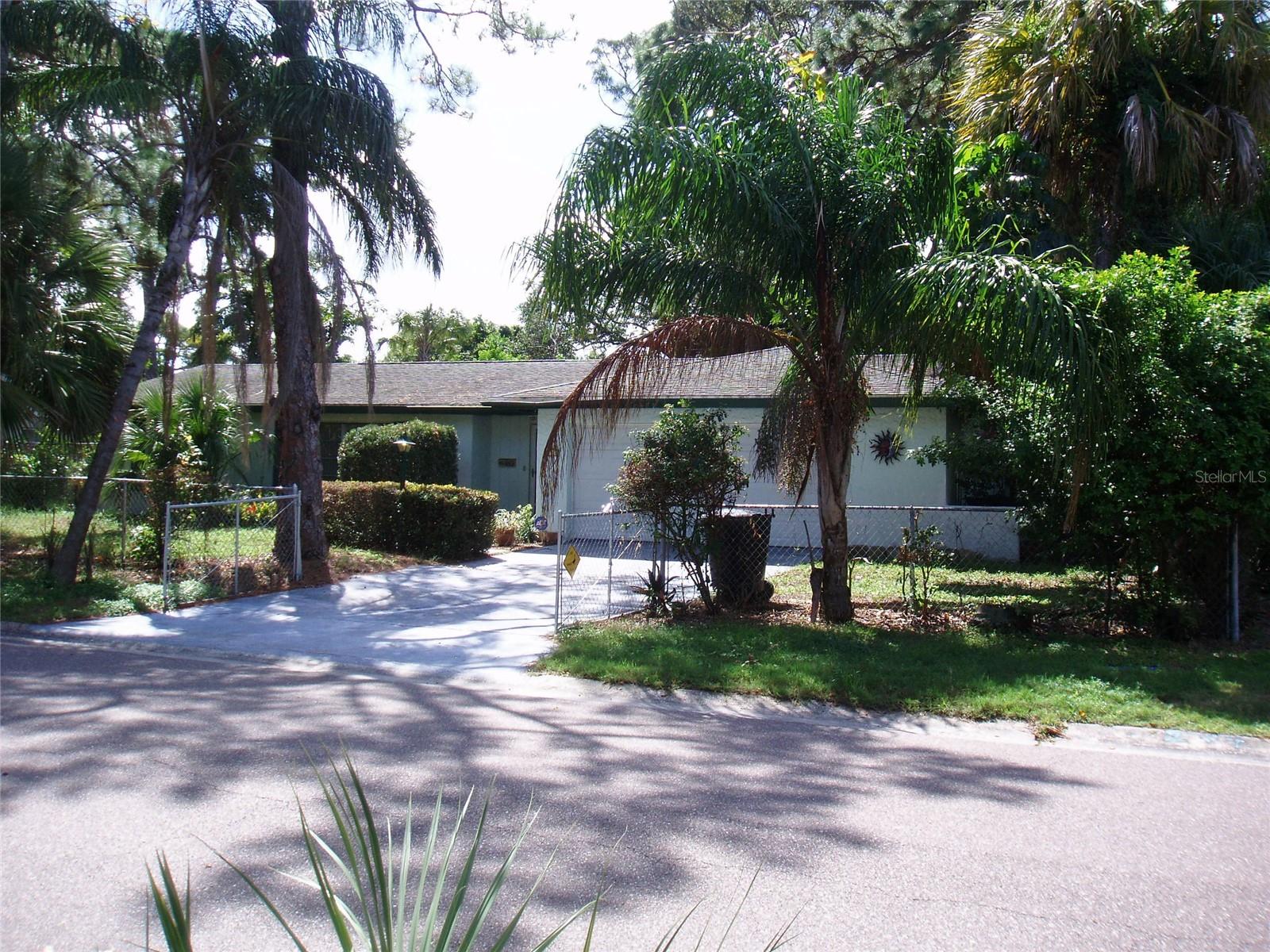 120 SW MONROE CIR N, ST PETERSBURG, FL — photo 2
