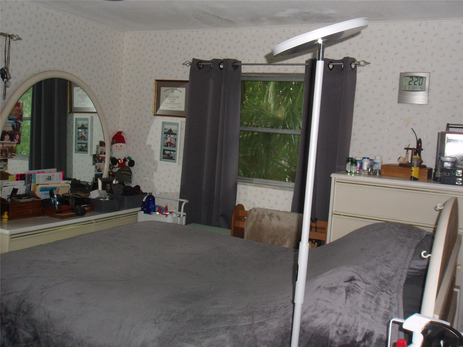 120 SW MONROE CIR N, ST PETERSBURG, FL — photo 17