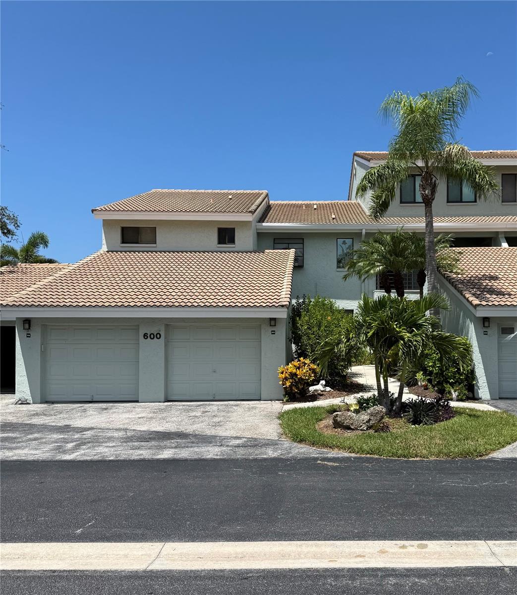 600 CARRIAGE HOUSE LN #201, NOKOMIS, FL