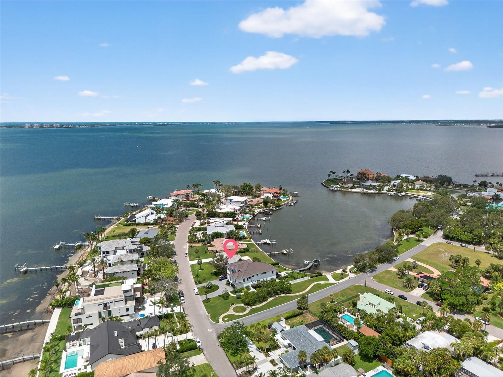 377 S SHORE DR, SARASOTA, FL — photo 14