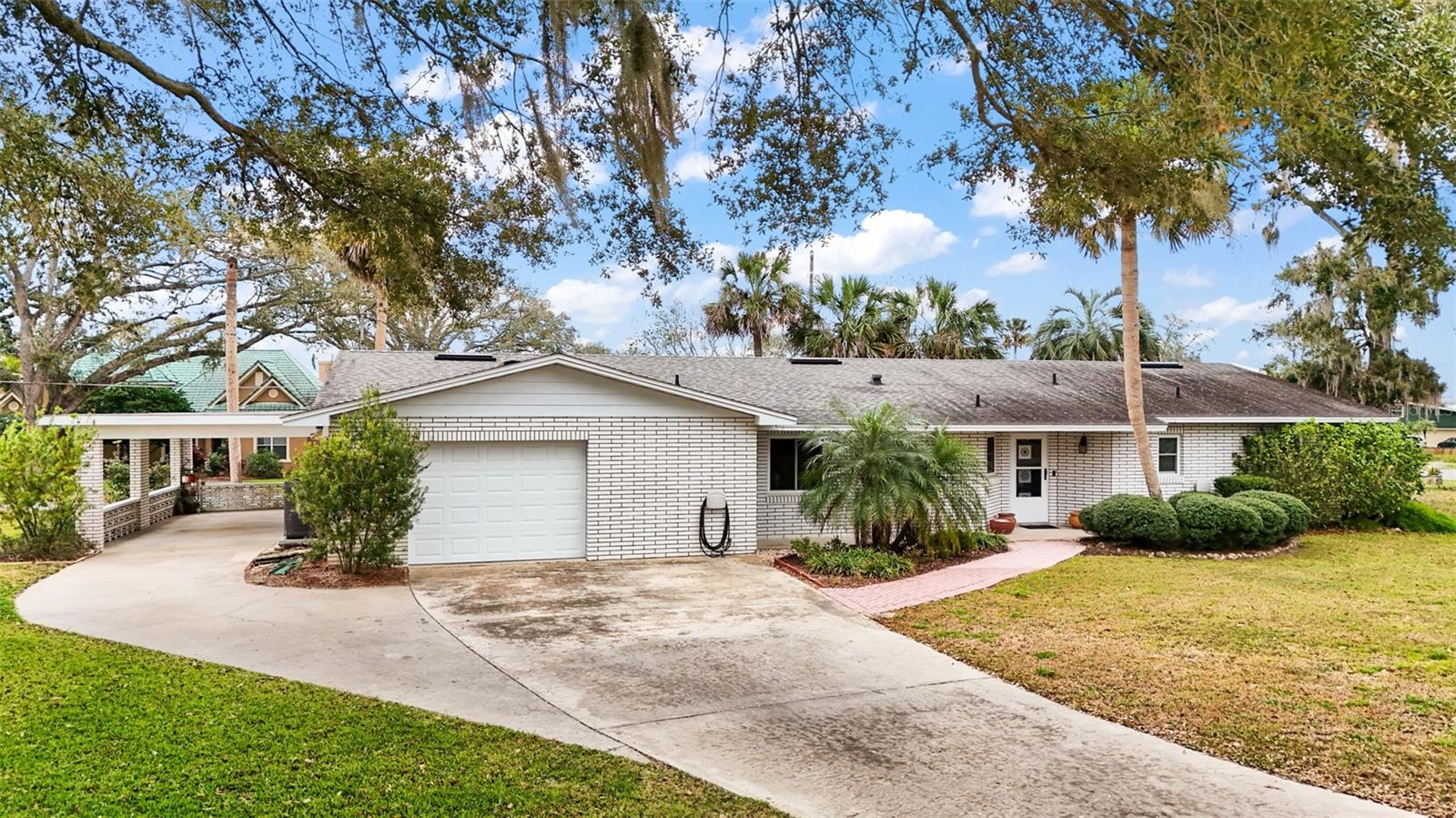 803 N SHORE DR, LEESBURG, FL