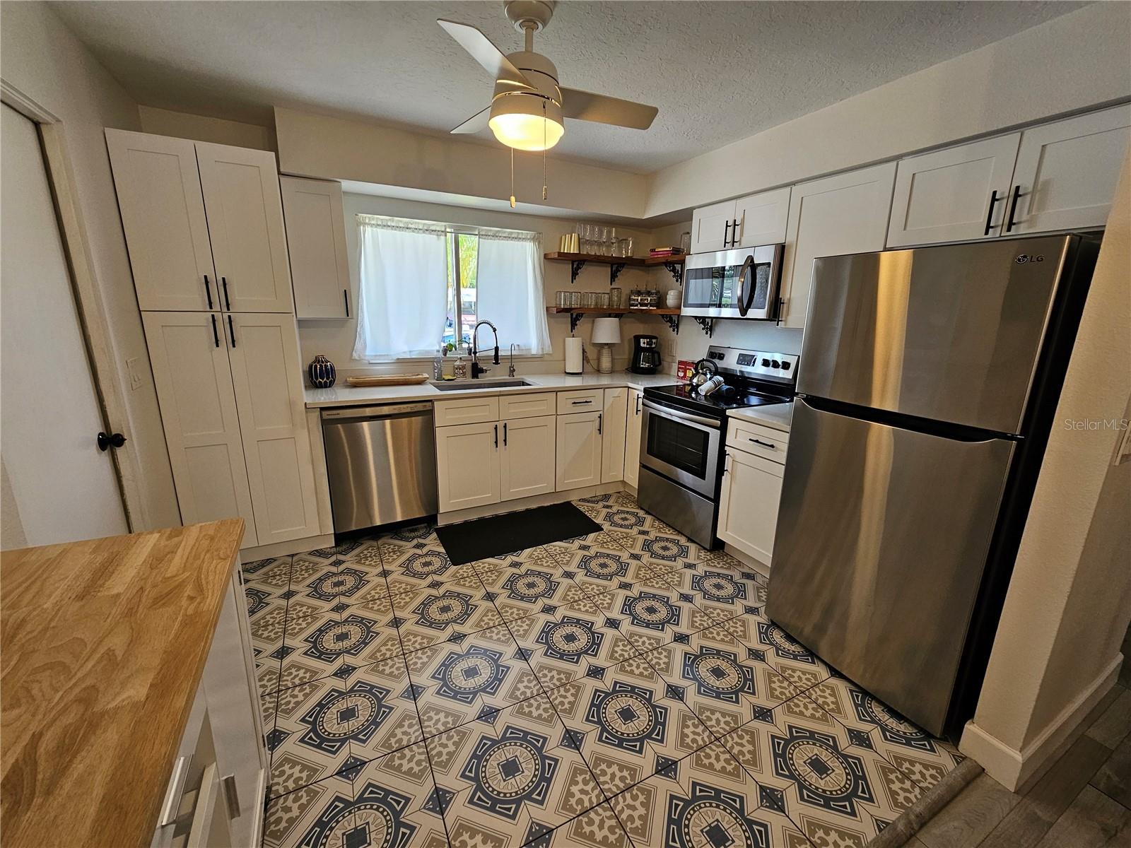 6442 COLONIAL DR, SARASOTA, FL — photo 2