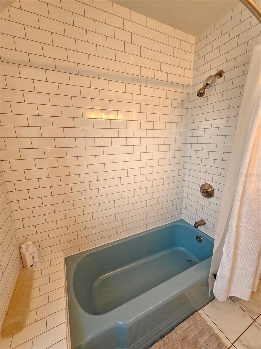 6442 COLONIAL DR, SARASOTA, FL — photo 17