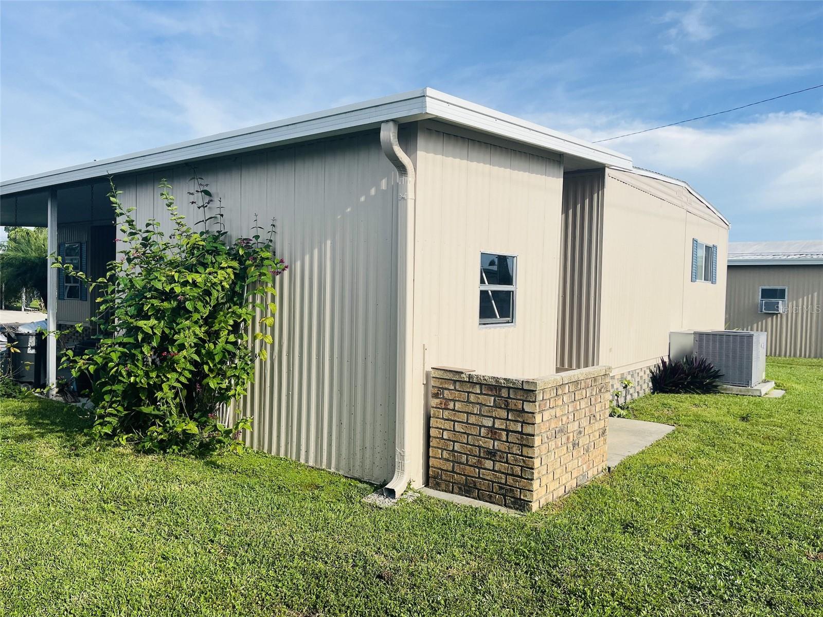 3153 ORCHARD DR, NORTH FORT MYERS, FL — photo 2