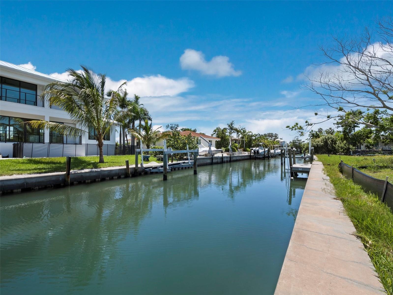 570 DE NARVAEZ DR, LONGBOAT KEY, FL — photo 8