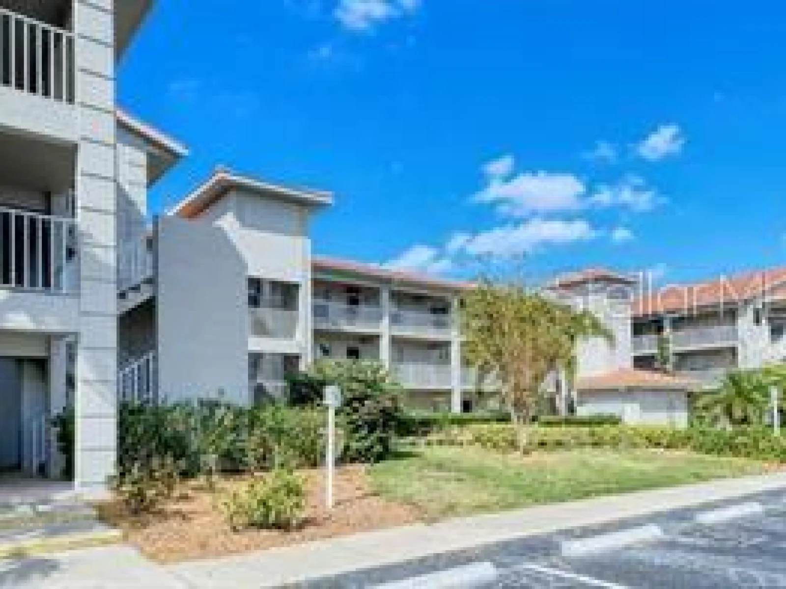 9320 CLUBSIDE CIR #2208, SARASOTA, FL — photo 1