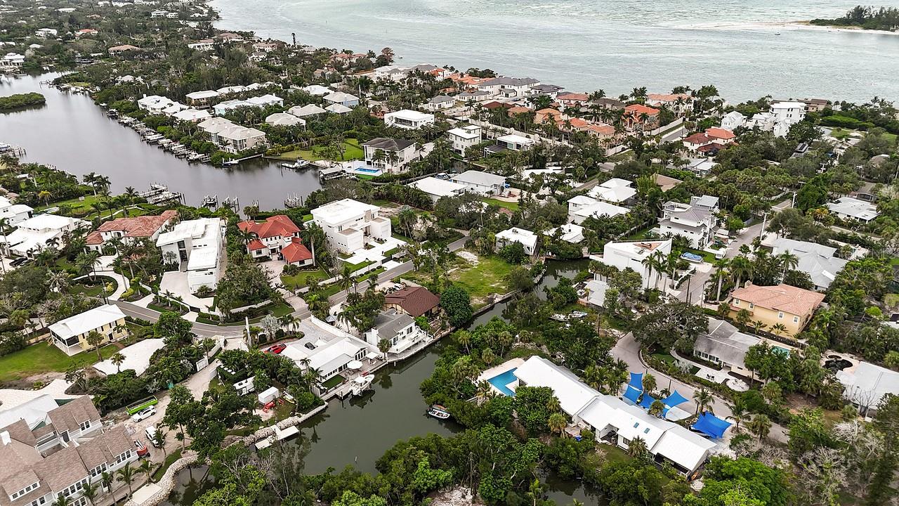 300 GARDEN LN, SARASOTA, FL — photo 26