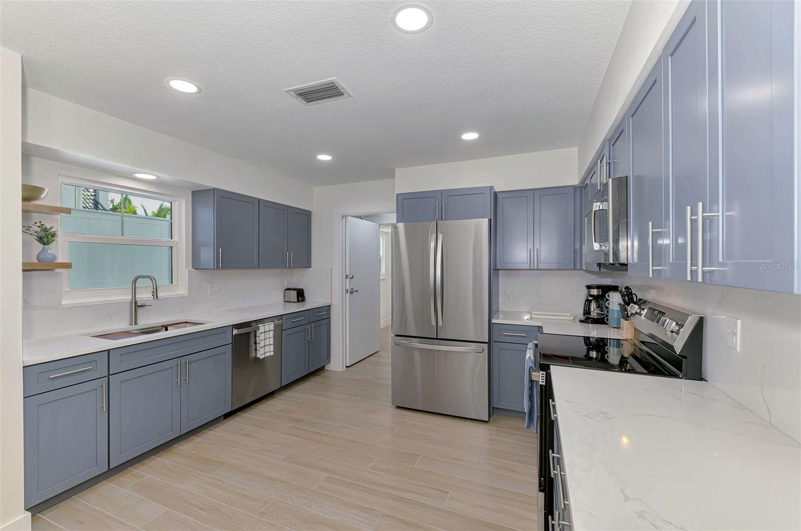 1100 POINT OF ROCKS RD, SARASOTA, FL — photo 11