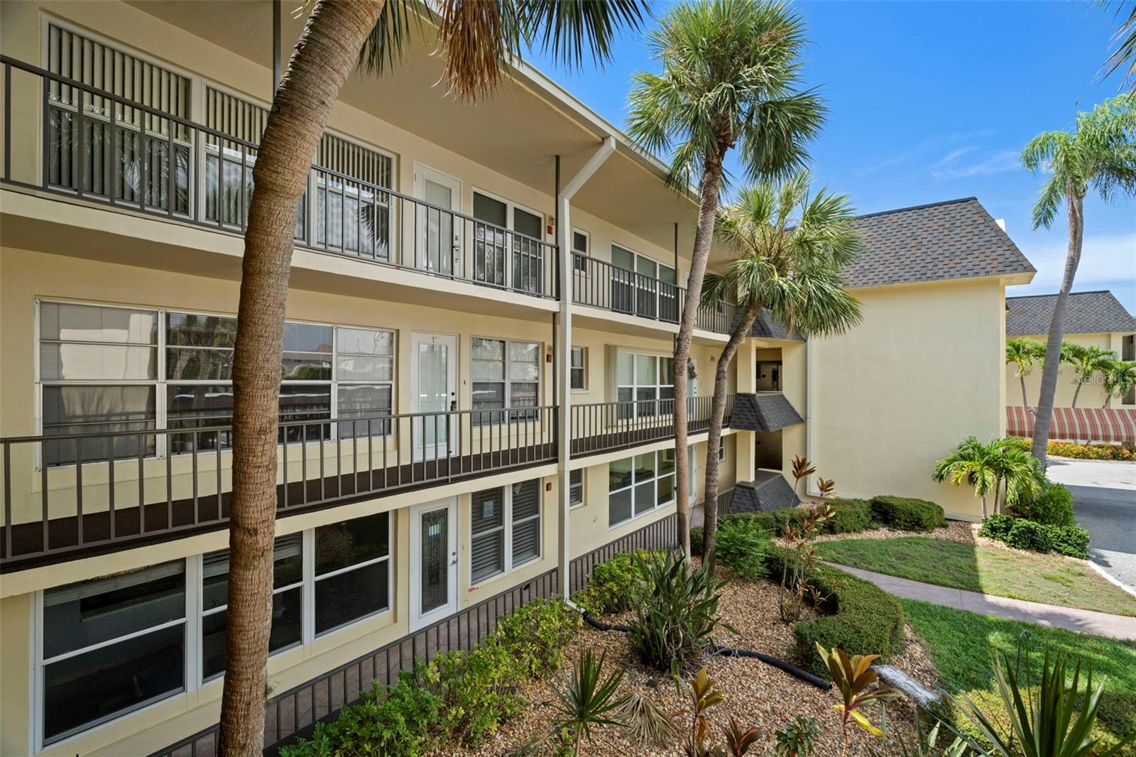 4780 COVE CIR #205, ST PETERSBURG, FL — photo 2