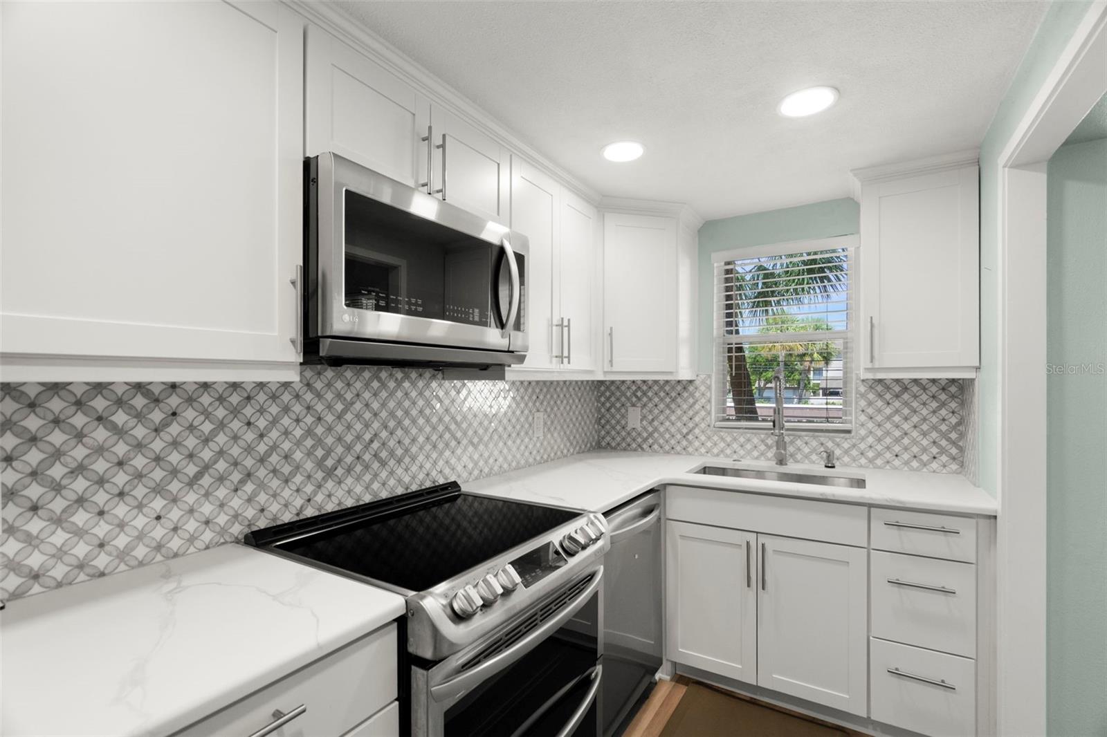 4780 COVE CIR #205, ST PETERSBURG, FL — photo 13