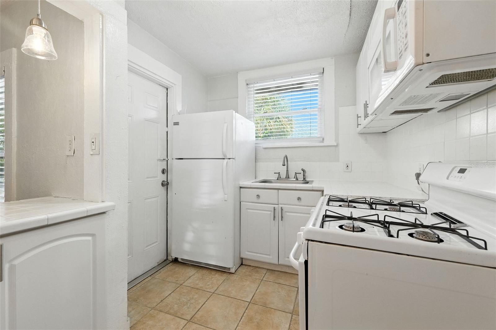 1040 19TH AVE N, ST PETERSBURG, FL — photo 3