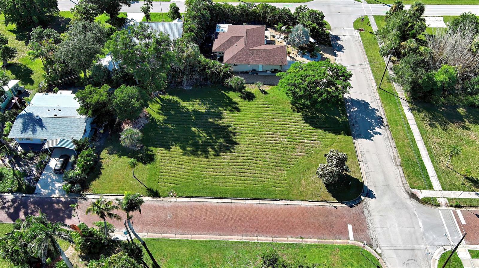527 PALM AVE, PUNTA GORDA, FL — photo 2