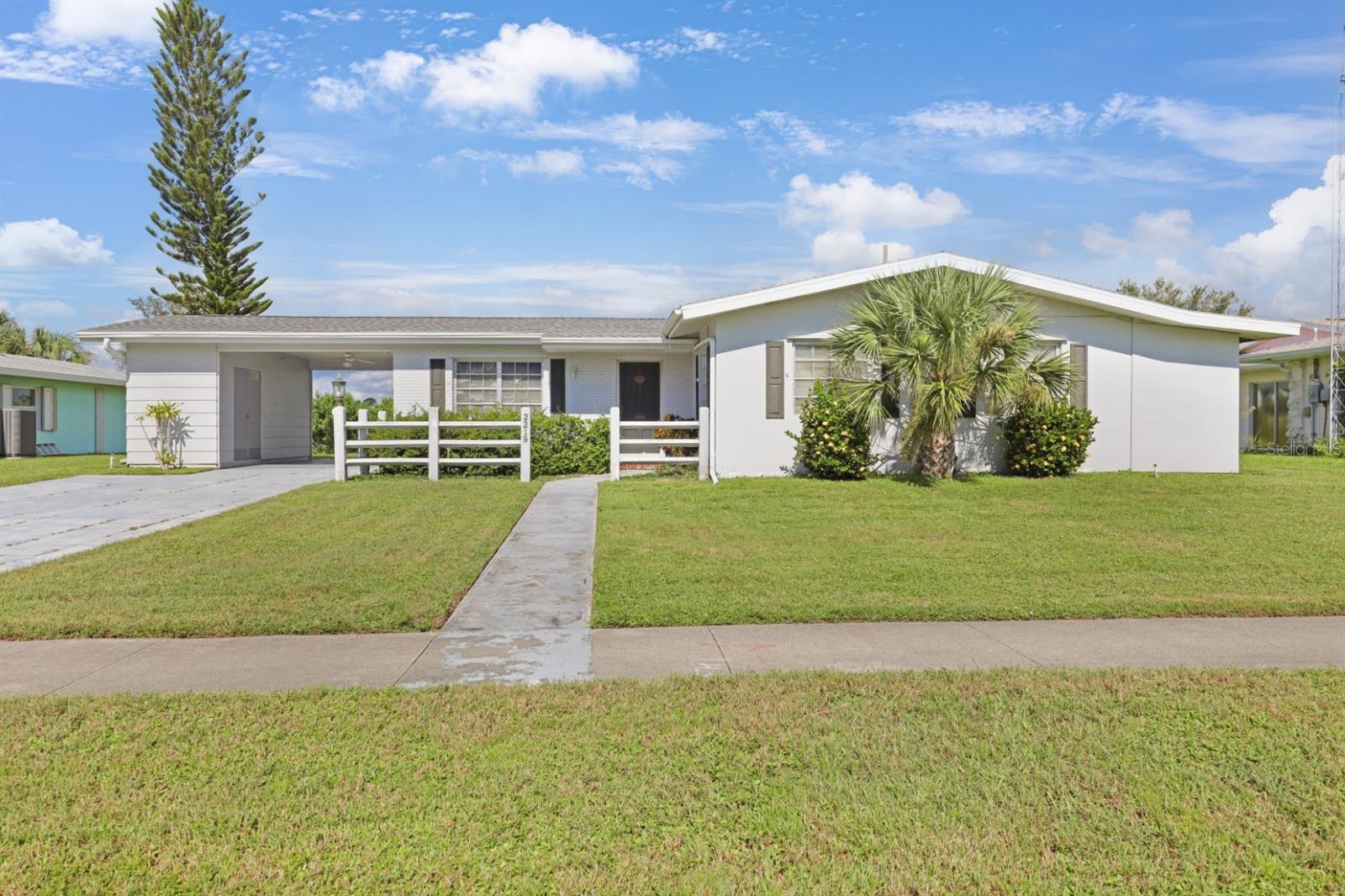 2219 BEACON DR, PORT CHARLOTTE, FL — photo 2