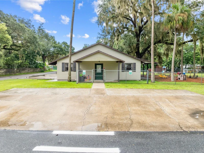 102 S HIGHLAND ST, BUSHNELL, FL