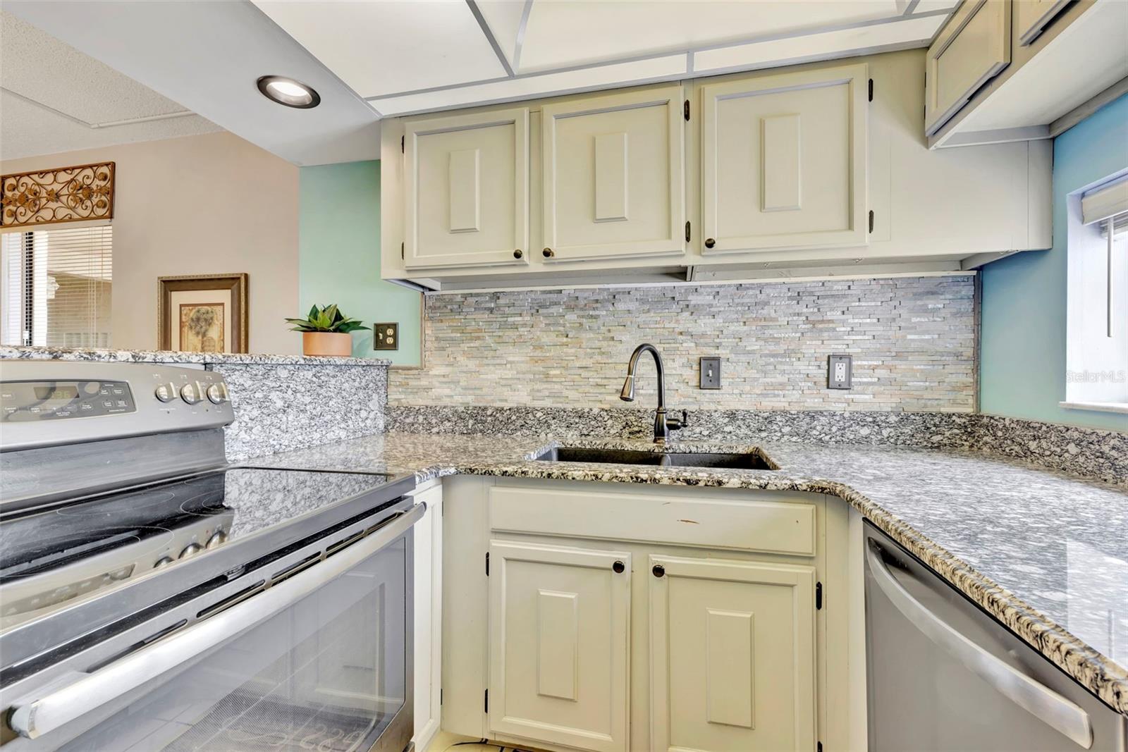 6157 MIDNIGHT PASS RD #E24, SARASOTA, FL — photo 20