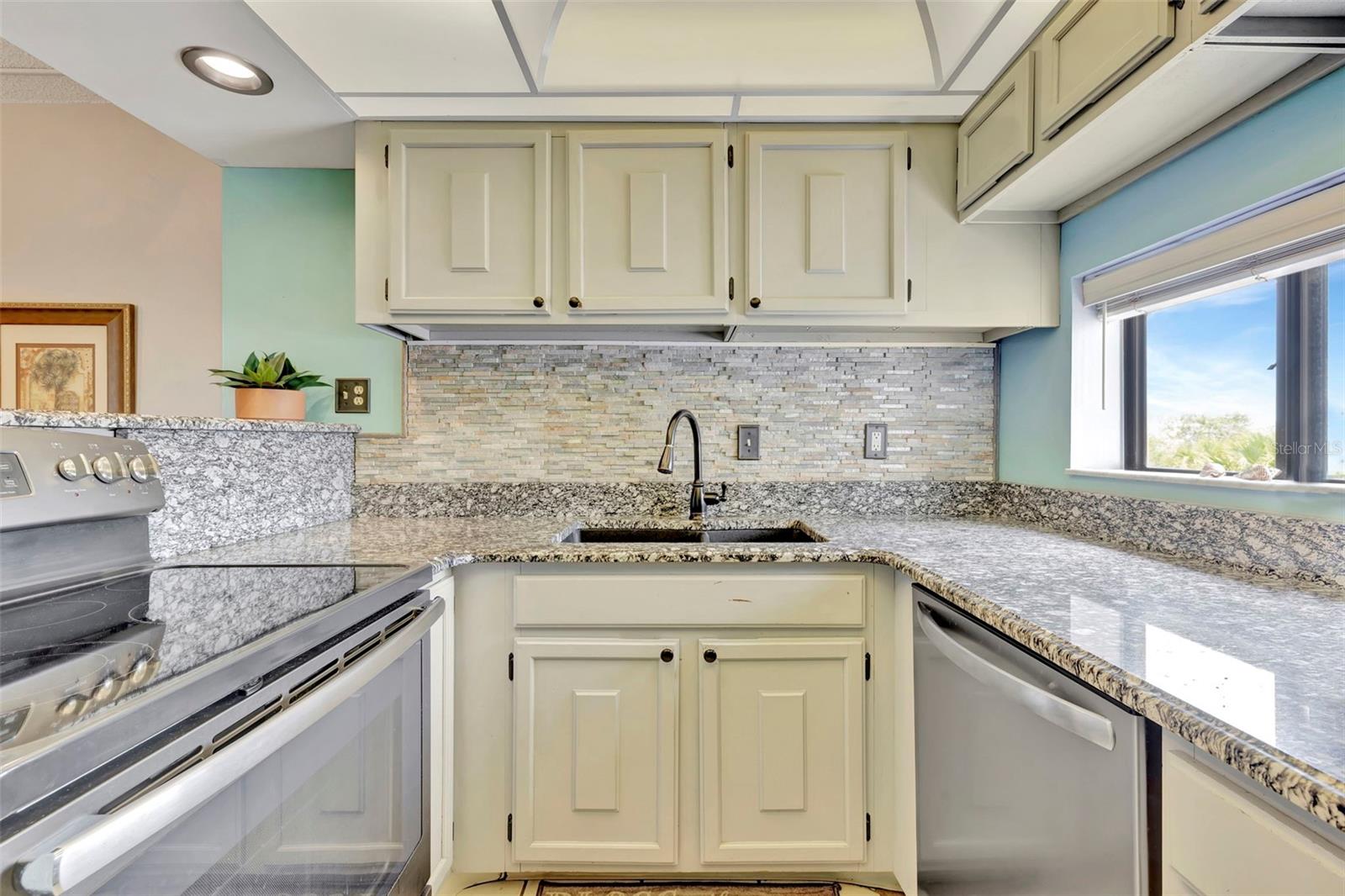 6157 MIDNIGHT PASS RD #E24, SARASOTA, FL — photo 21
