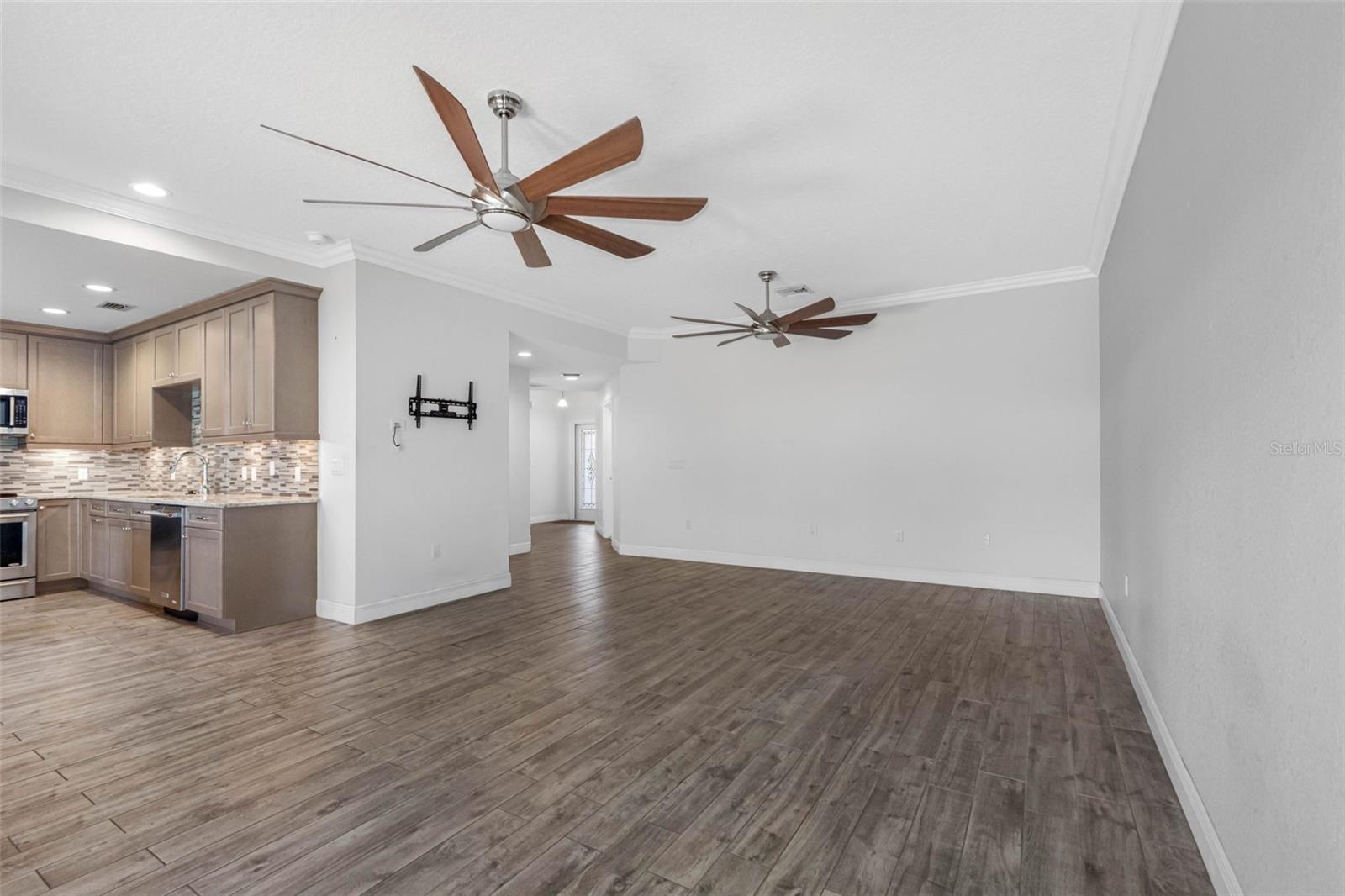 763 DATE PALM LN, ST PETERSBURG, FL — photo 4