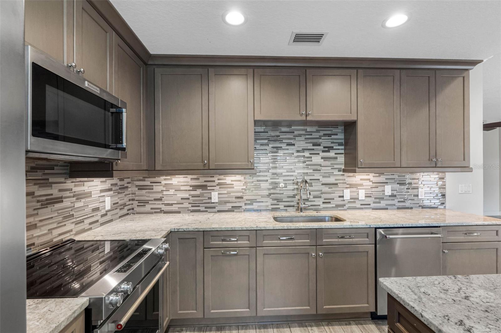 763 DATE PALM LN, ST PETERSBURG, FL — photo 7