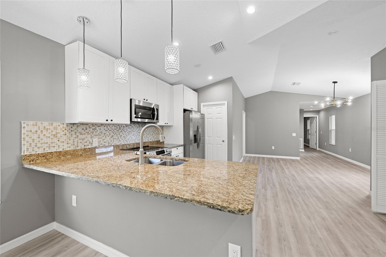 3908 WALNUT AVE, SARASOTA, FL — photo 8