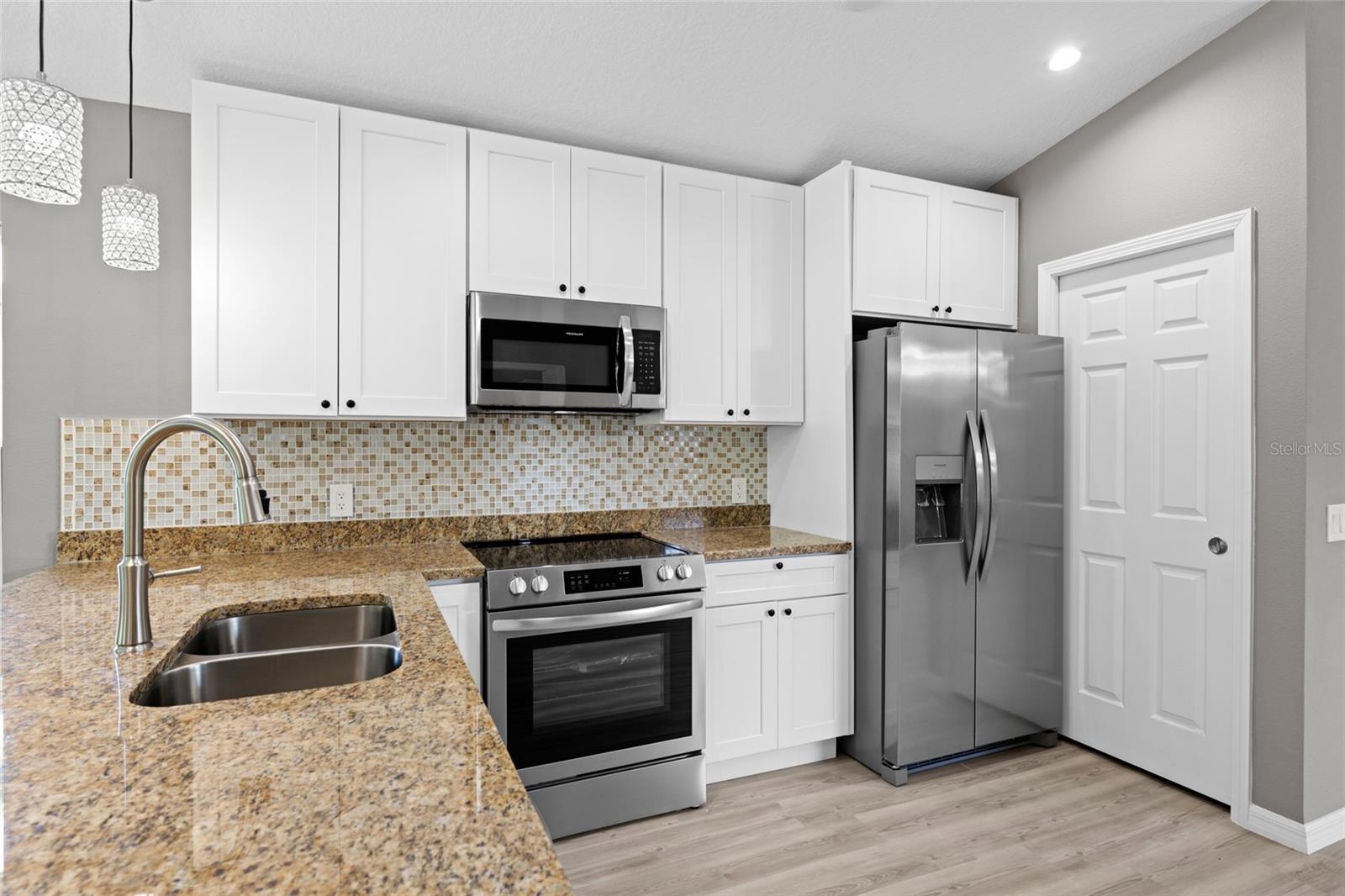 3908 WALNUT AVE, SARASOTA, FL — photo 10