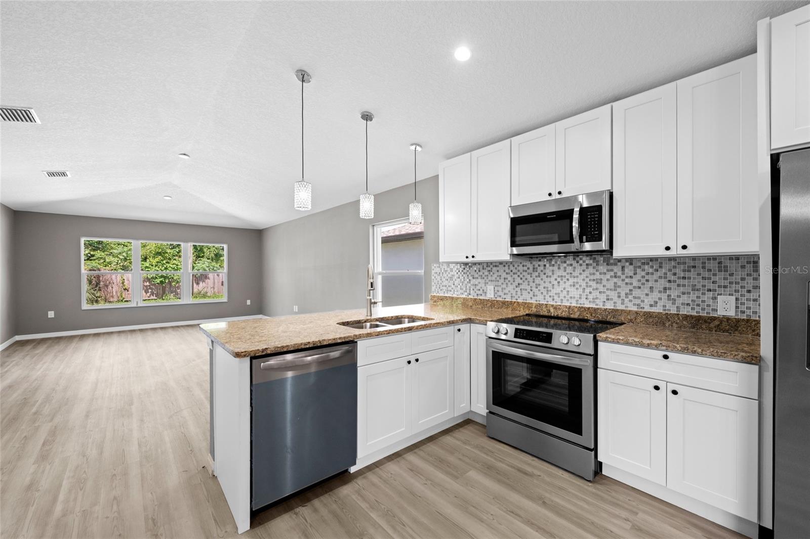 3908 WALNUT AVE, SARASOTA, FL — photo 11
