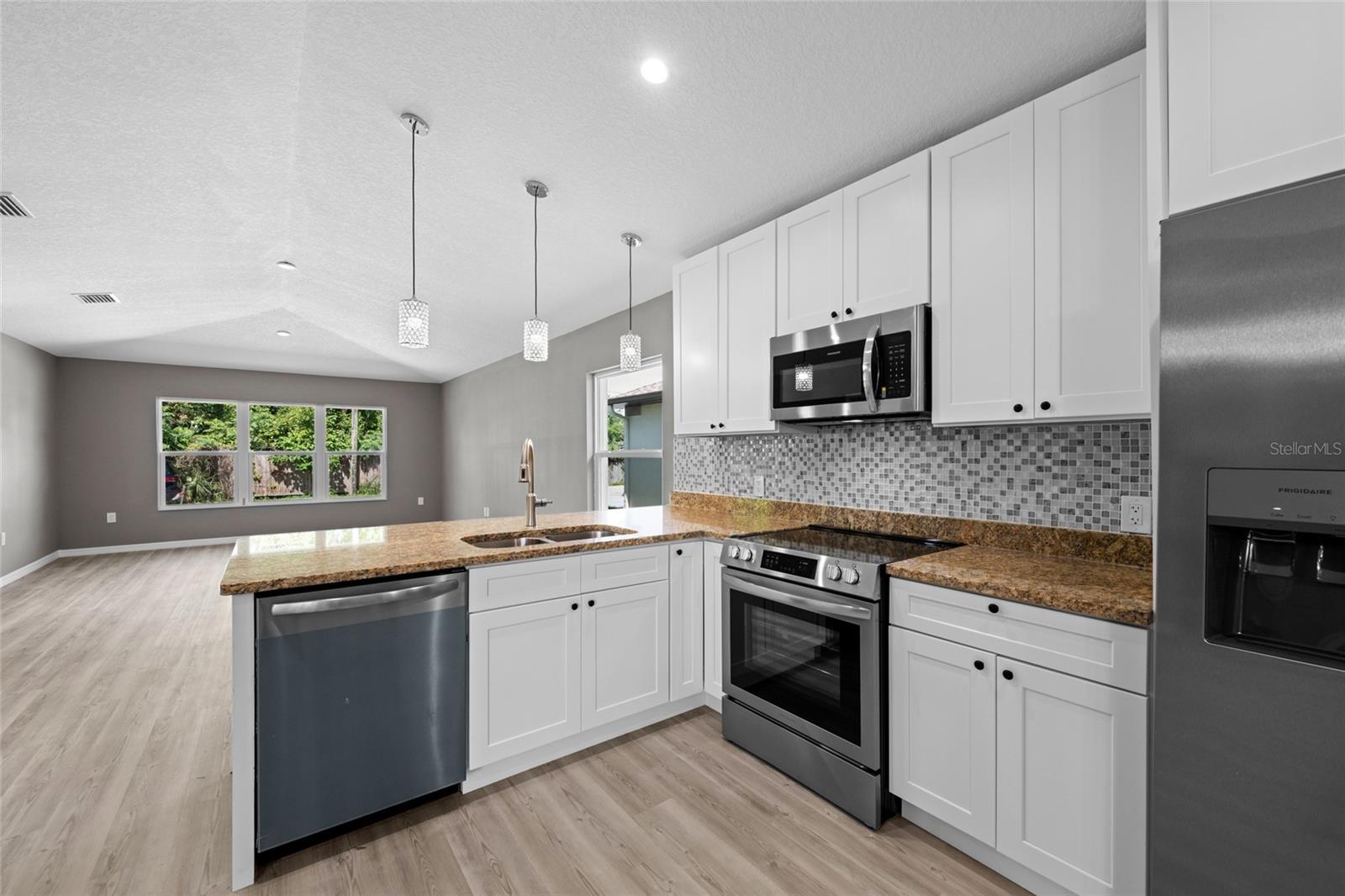3908 WALNUT AVE, SARASOTA, FL — photo 12