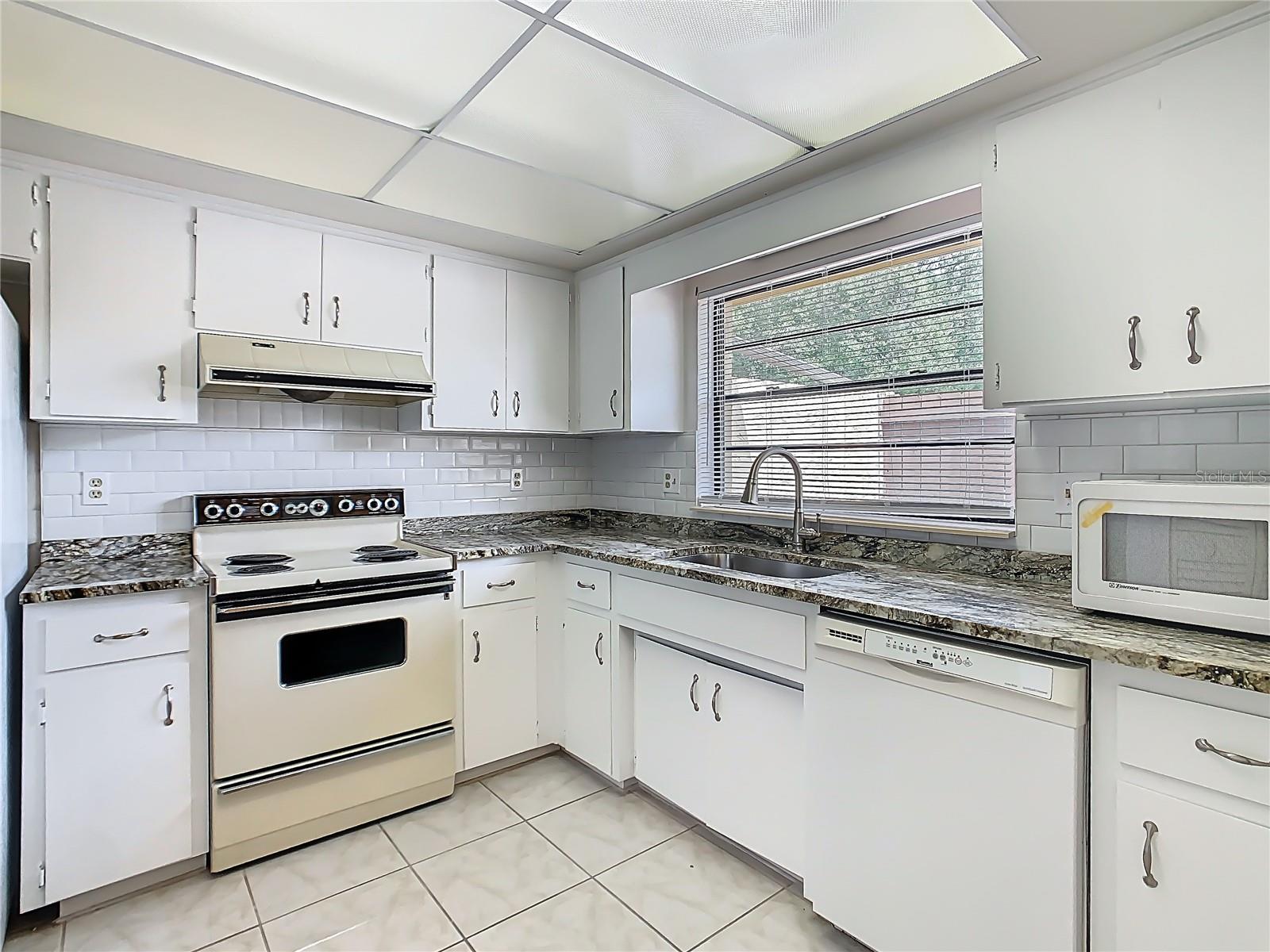 1012 MEDINAH DR SE, WINTER HAVEN, FL — photo 2