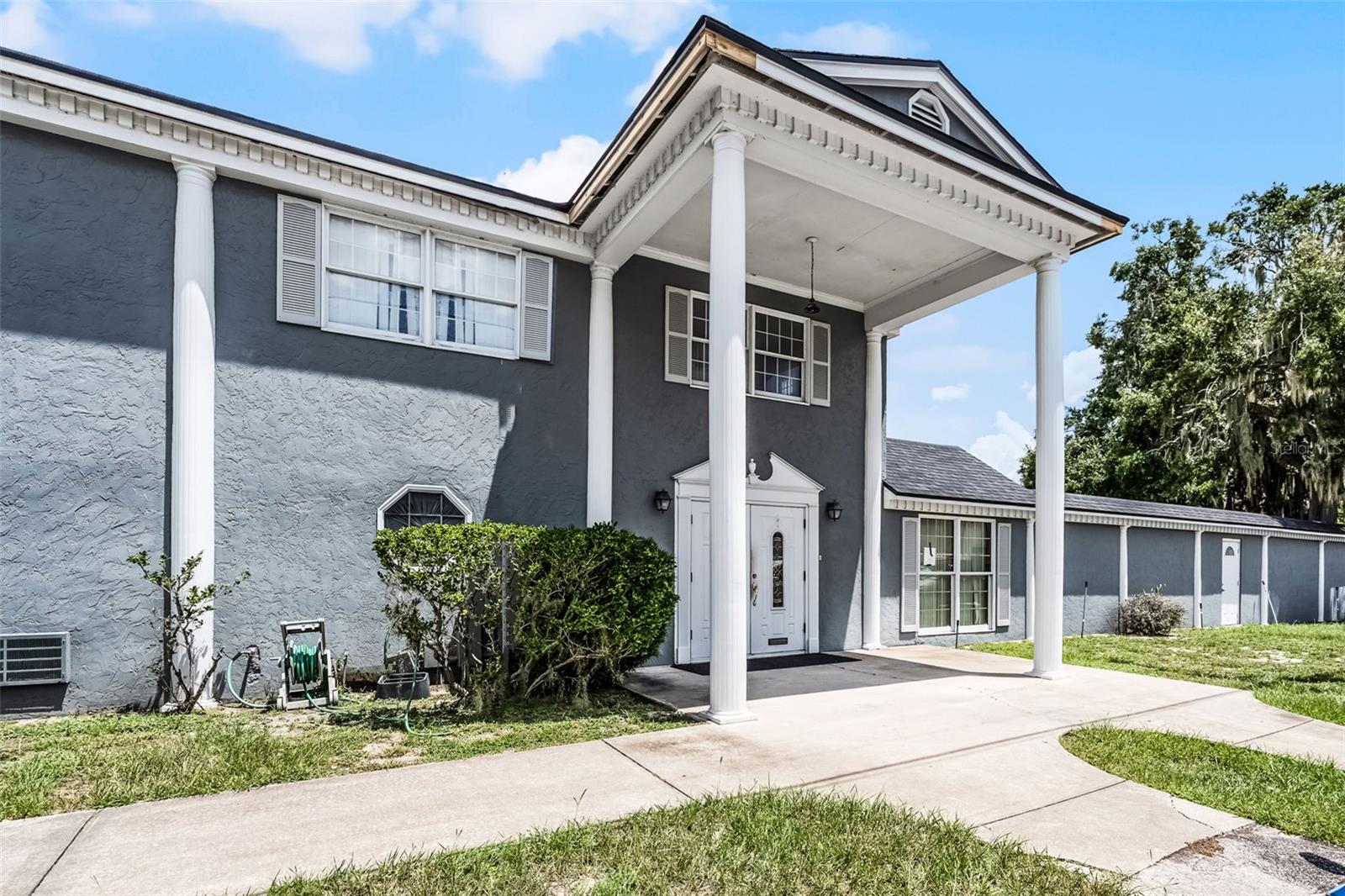 131 W MAIN ST, TAVARES, FL