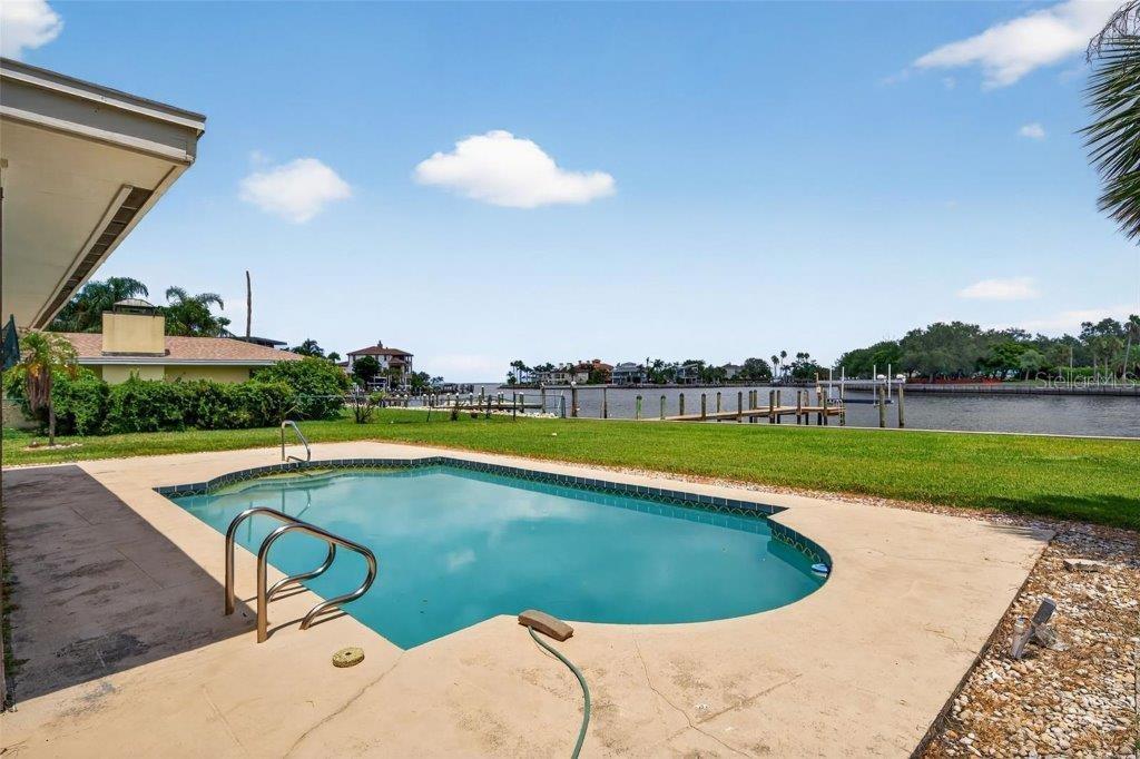377 S SHORE DR, SARASOTA, FL — photo 15