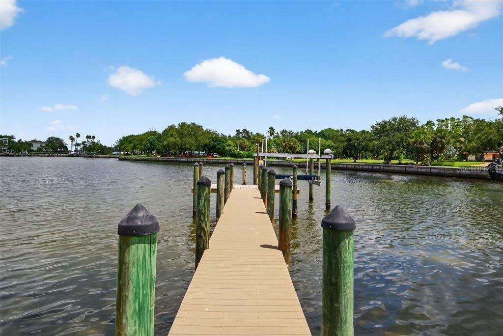 377 S SHORE DR, SARASOTA, FL — photo 18