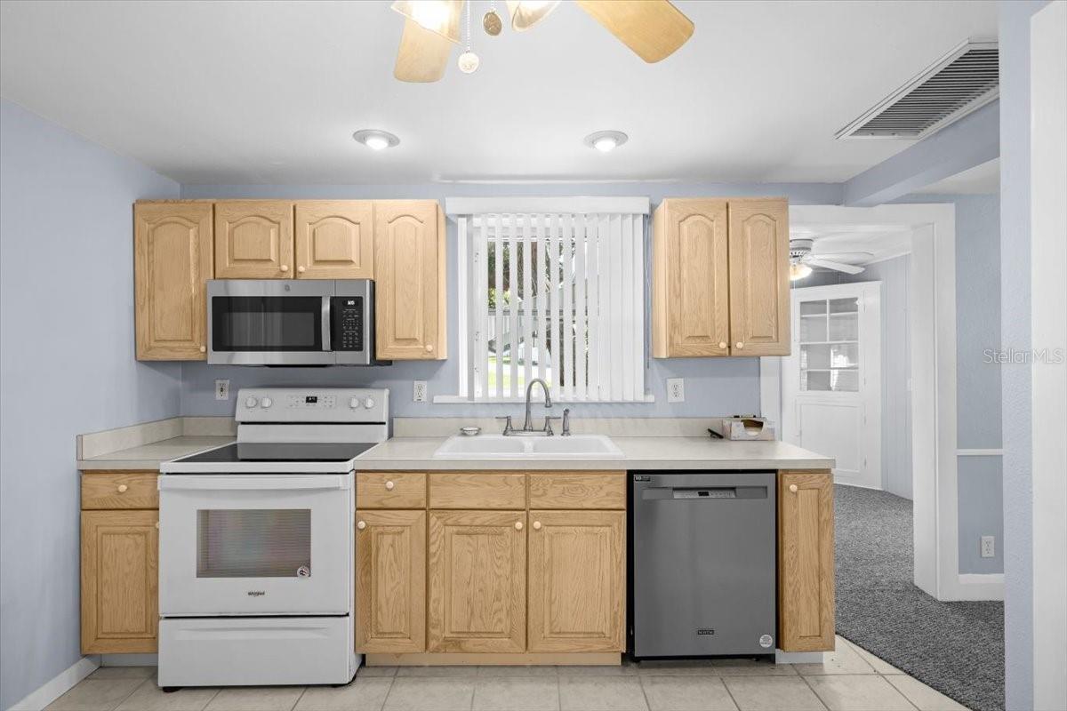 9 SEMINOLE DR, BRADENTON, FL — photo 12