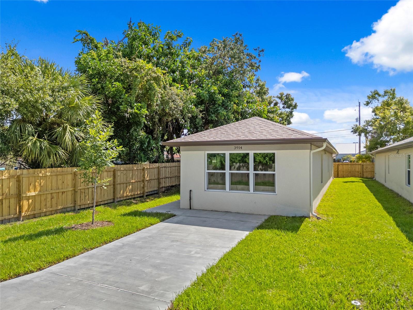 3914 WALNUT AVE, SARASOTA, FL — photo 3