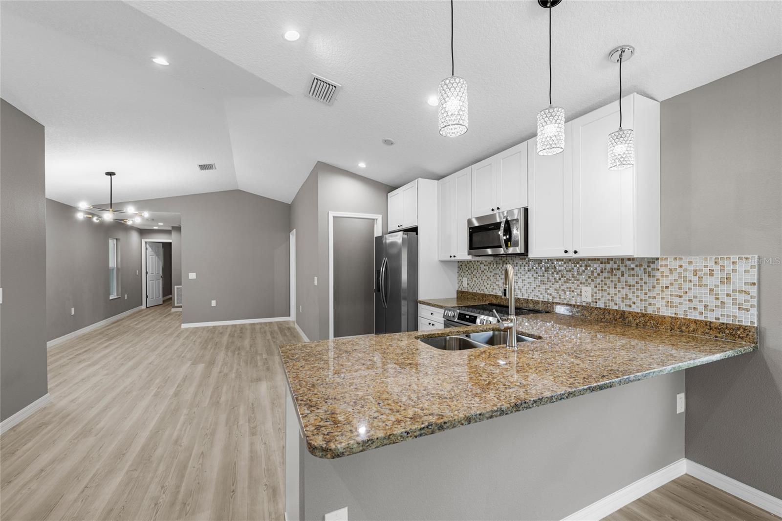3914 WALNUT AVE, SARASOTA, FL — photo 10