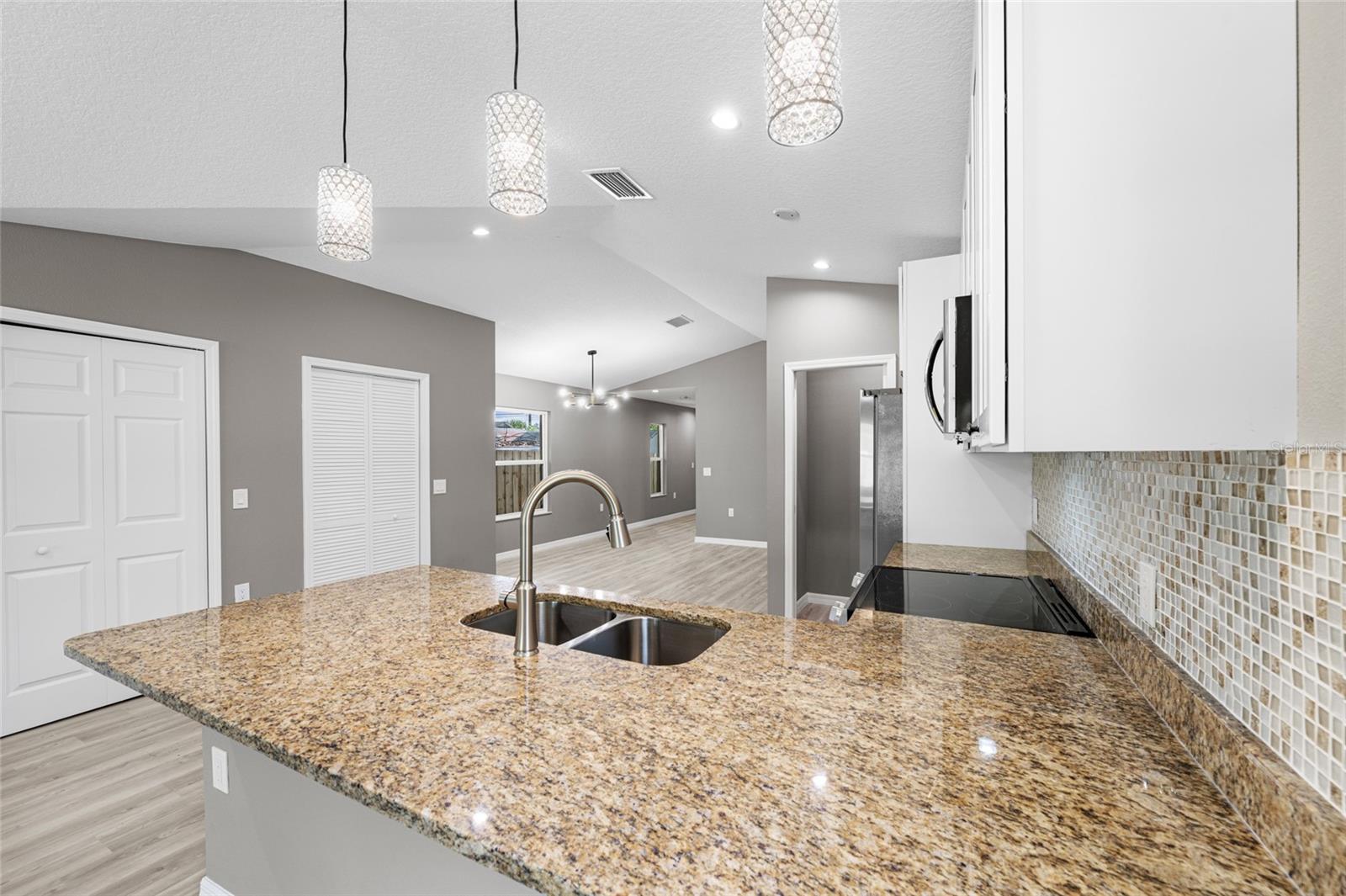 3914 WALNUT AVE, SARASOTA, FL — photo 11