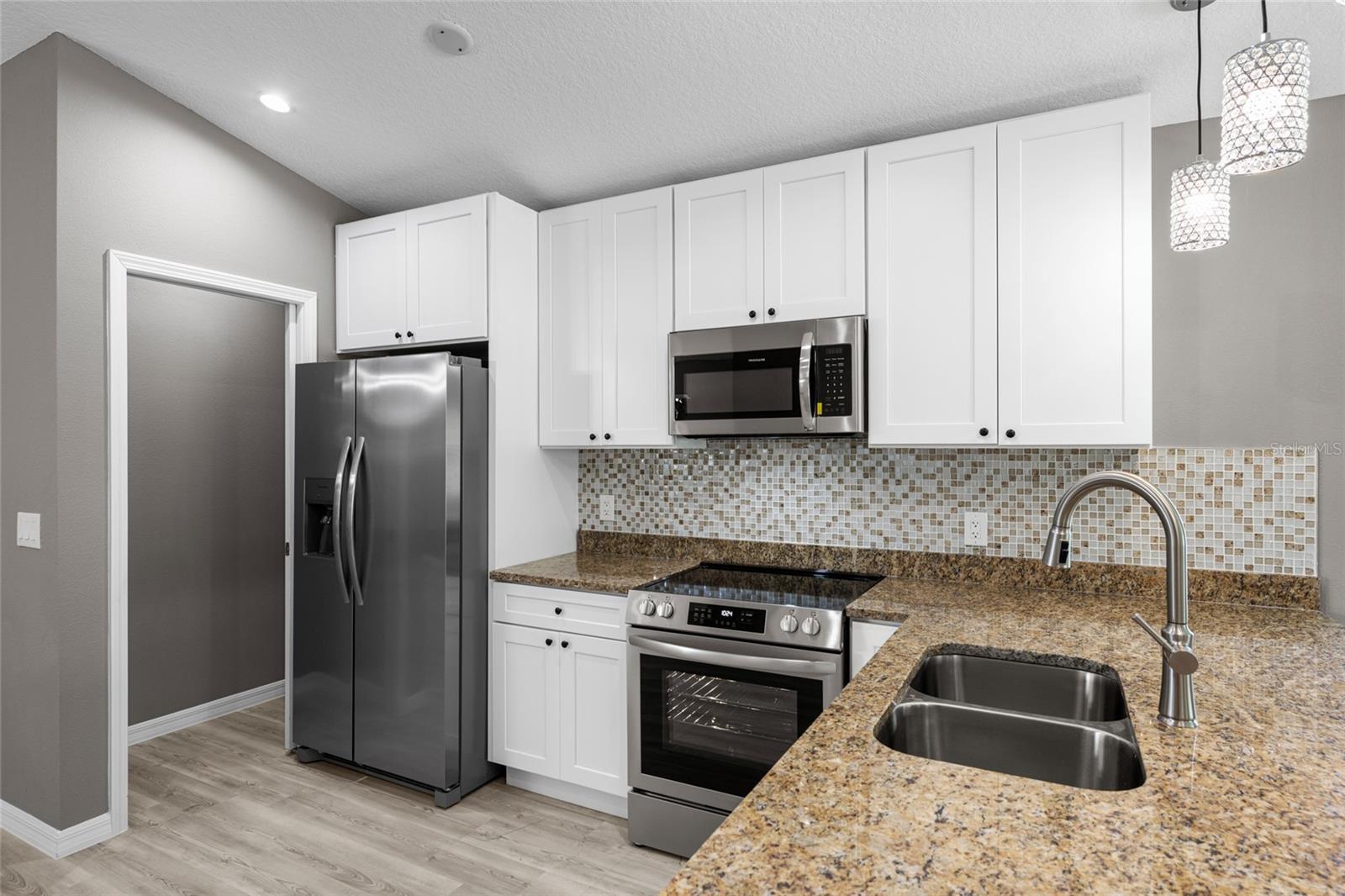 3914 WALNUT AVE, SARASOTA, FL — photo 12