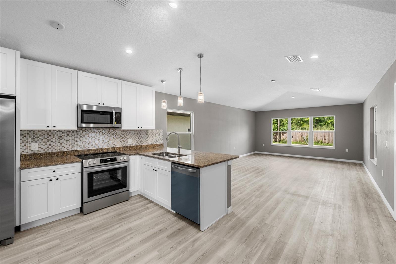 3914 WALNUT AVE, SARASOTA, FL — photo 13