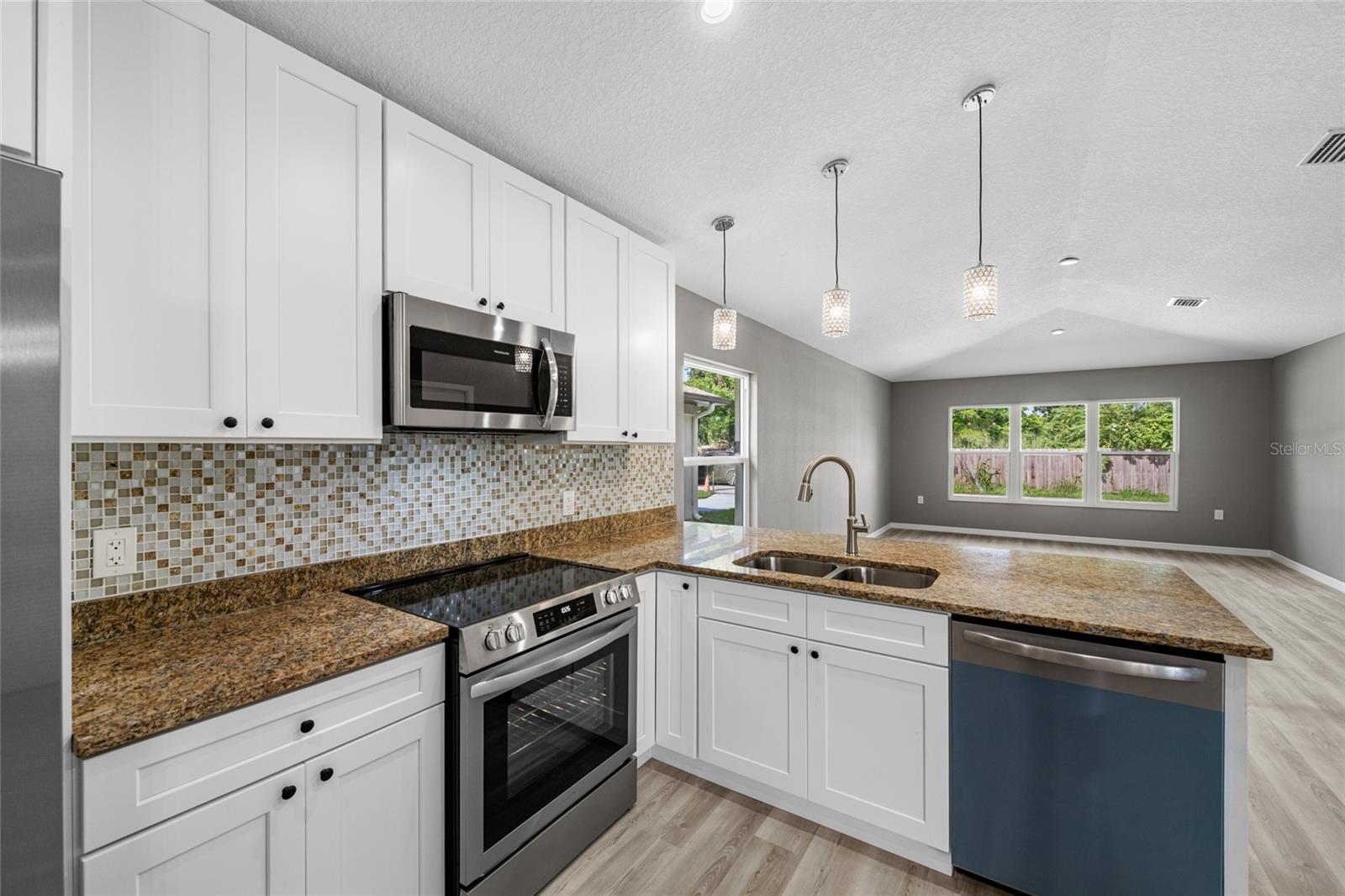 3914 WALNUT AVE, SARASOTA, FL — photo 14