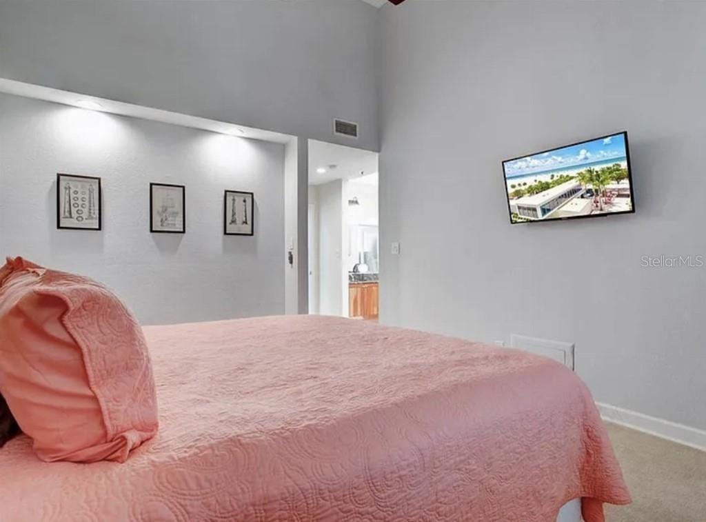 1926 HARBOURSIDE DR #1302, LONGBOAT KEY, FL — photo 12