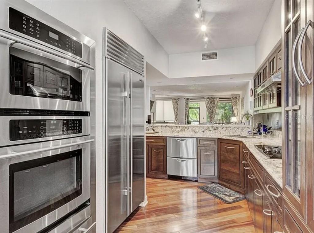 1926 HARBOURSIDE DR #1302, LONGBOAT KEY, FL — photo 13
