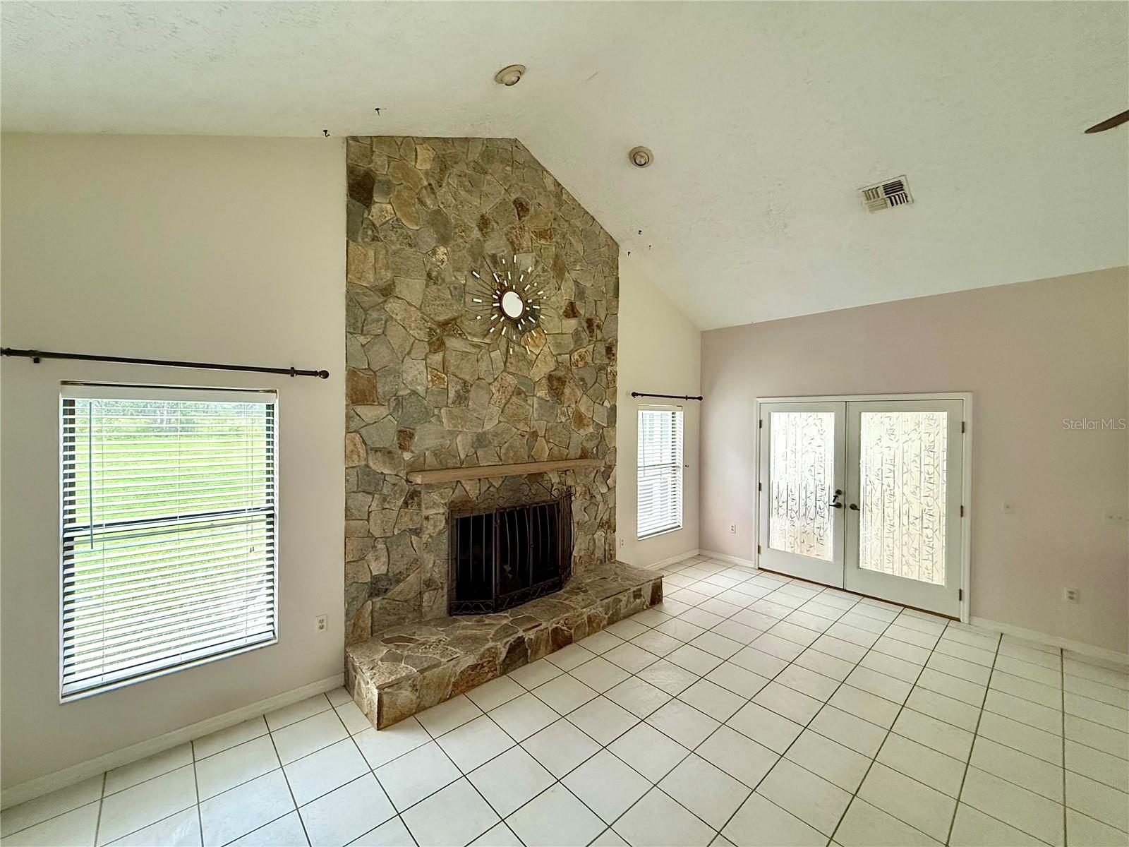 553 NE 205TH AVE, WILLISTON, FL — photo 8