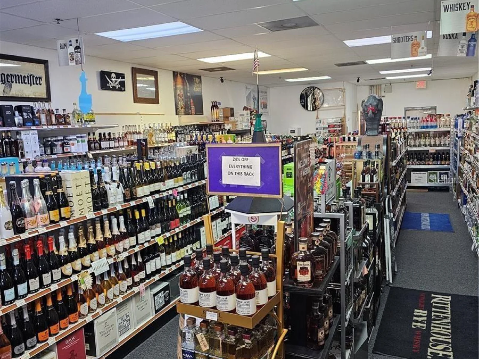 # CONFIDENTIAL, OVIEDO, FL — photo 3